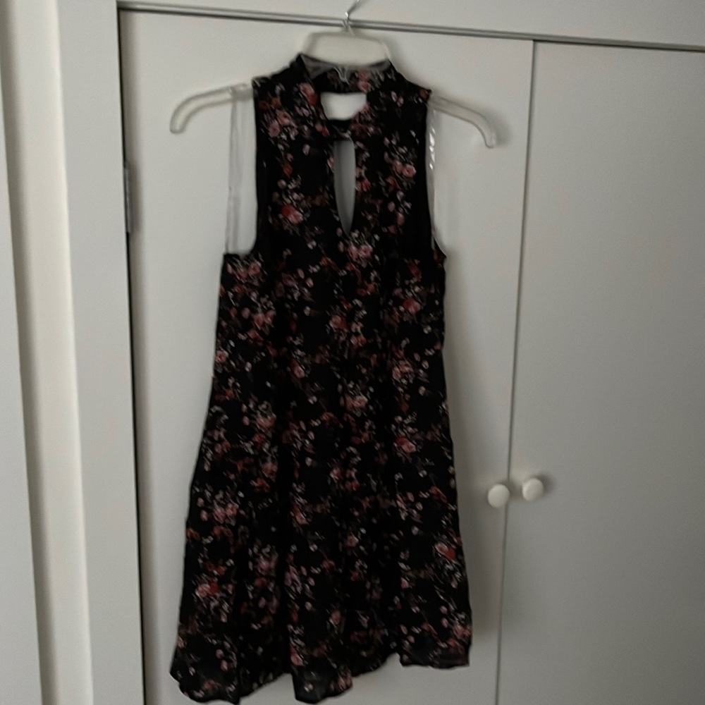 NWT Francesca’s Black Floral Swing Shift Dress